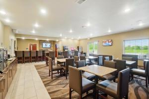 Cobblestone Hotel & Suites - Russells Point at Indian Lake