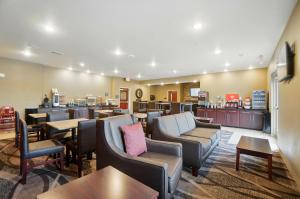 Cobblestone Hotel & Suites - Russells Point at Indian Lake