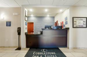 Cobblestone Hotel & Suites - Russells Point at Indian Lake