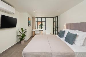 Casa del Mar-Mon Repo Beachfront Apt near Airport