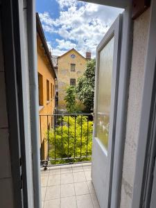 AN HOUSE - Friendly Gem for 7