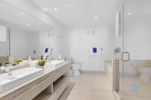 Breathtaking Front Ocean View: Amazing Pools