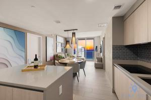 Breathtaking Front Ocean View: Amazing Pools