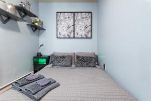 1BR in the Heart of Downtown Boston Famous Nightlife Theater District with Bed Full of Promises TD Garden Common Park MBTA