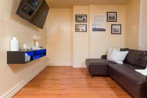 1BR in the Heart of Downtown Boston Famous Nightlife Theater District with Bed Full of Promises TD Garden Common Park MBTA