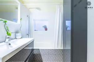 Bright, modern 2BR apartment in central Reykjavík