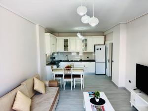 NEW APARTMENT,2 ROOMS ,CENTRAL LOCATiON