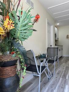 Magic Secluded Suite-Pool-Sauna plus Lake View Venice Florida