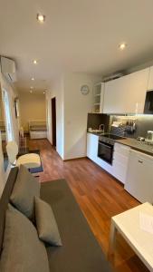 Garden house on the Vltava riverbank 15 min to Prague