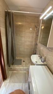 Garden house on the Vltava riverbank 15 min to Prague