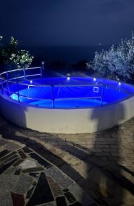 Villetta vista mare con piscina, giardino e parcheggio privato