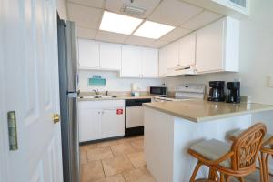 Sunbird Resort 10th Floor Amazing Sunsets - by Sunbird Rentals