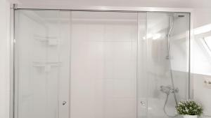 KEDEI White Tower Studio