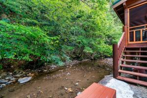 Flowing Waters Lodge by Venture Smoky Mountains
