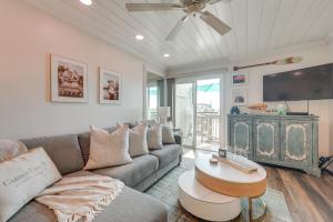 Walk to Beach and Marsh Condo in Murrells Inlet