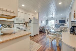 Walk to Beach and Marsh Condo in Murrells Inlet