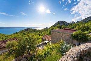 MY DALMATIA - Sea view stone house Dobroselo