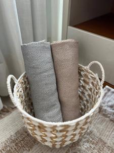 2 quartos, Piscina, 2 vagas, 250mts da PRAIA