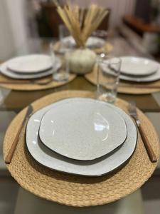 2 quartos, Piscina, 2 vagas, 250mts da PRAIA