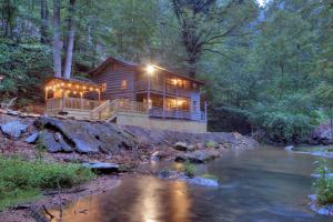 Waterfalls Edge by Venture Smoky Mountains