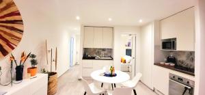 Tropical Art Apartment