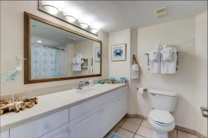Bang For Your Buck Hotel Condo On Daytona Beach with Kitchen and Ocean View