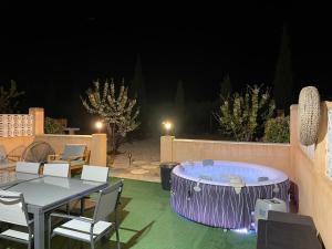 Villas Villa vigneronne moderne piscine et jaccuzi : photos des chambres