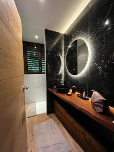 Chalet Otsoak Chalet privé 3 chambres 6 personnes avec grande terrasse, garage couvert, vue montagnes à St Lary village