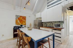 3BR Condo with Loft, Foosball, Deck, Near Skiing