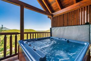 Valley View by Venture Smoky Mountains