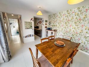 Yellow House Cottage