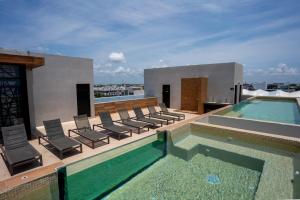 Luxury & Central Apt w Rooftop Infinity Pool