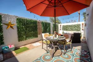 Western Themed Old Town Scottsdale Condo with King Bed and Community Pool