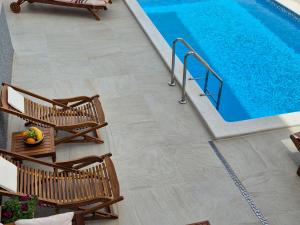 Apartment with private swimming pool