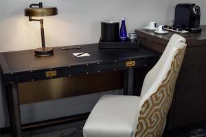 King Room - Hearing Access room in Admiral Fell Inn Baltimore Harbor Ascend Hotel Collection