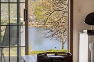 Pond View Serenity - For 6