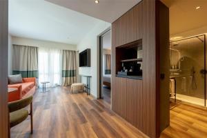 One-Bedroom King Suite with Patio
