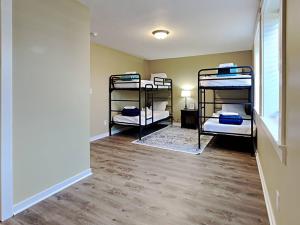 Mins to Downtown & Raceway Rookwood Retreat 1