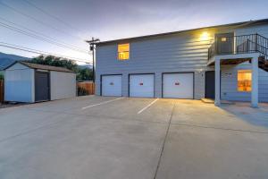 Vermijo Nook Walk to OCC Downtown w Fire Pit