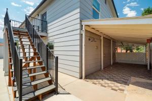 Vermijo Flat Walk to Downtown Shops & Dining