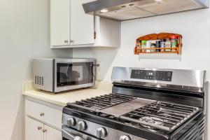 Peaceful Forest Views and Patio Twain Harte Home