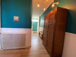 Maisons de vacances Maison annees 30 avec jardin, piscine, proximite Loire, 4 chambres, velos, ideale familles/amis - FR-1-590-261 : photos des chambres