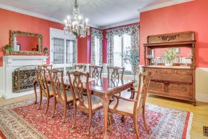 Walk to Waterfront Downtown Elizabeth City Home!