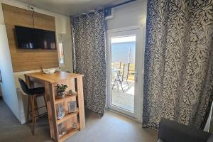 Family-friendly apartments with swimming pools Pirovac, Sibenik - 24497