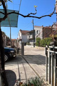 Apartments with parking space Zadar - 24593