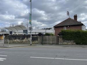 Entire home in Leeds, Free WiFi, 3 Car Parking