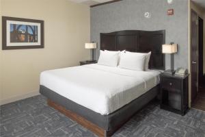 King Room - Non-Smoking room in Hampton Inn Lewiston-Auburn