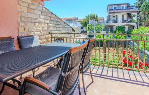 1 Bedroom Beautiful Apartment In Vir 