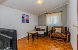 1 Bedroom Beautiful Apartment In Vir