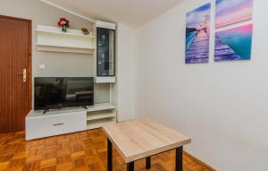 1 Bedroom Beautiful Apartment In Vir